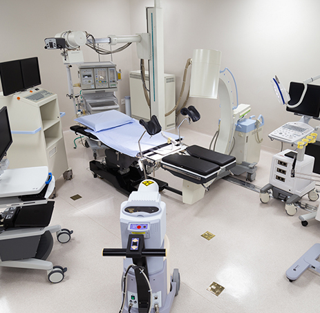 Tecnologia a serviço do cuidado  Sempre colocando o bem-estar do paciente em primeiro lugar, o Instituto Radion incorpora o sistema Dolphin, tecnologia inédita no Brasil. O dispositivo certifica a dosimetria em cada sessão, assegurando que os tratamentos sejam realizados com a precisão planejada — fundamental em VMAT, SBRT e Radiocirurgia.