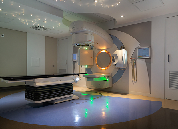 2016: Fundação do Instituto Radion  Nasce oficialmente o Instituto Radion, forte, robusto, fiel à sua missão humanizada e equipado com tecnologia de referência mundial. Torna-se o primeiro centro no Brasil a operar duas máquinas-irmãs Elekta Synergy®, garantindo precisão, segurança e continuidade do tratamento — um marco para a Radioterapia no país.